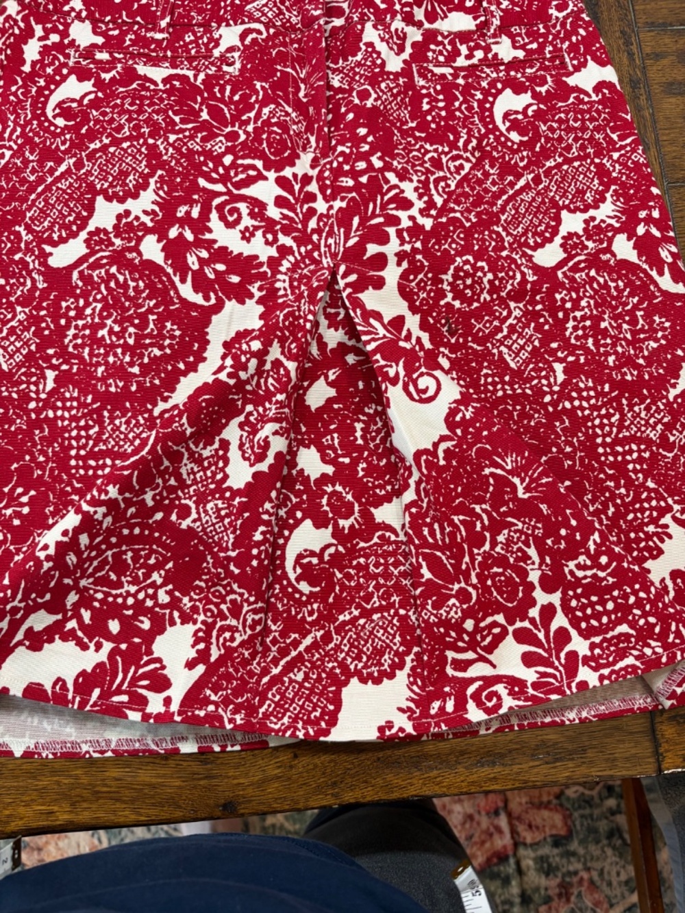 Talbots petites stretch skirt size 10, 21" full length, white and red pattern - Picture 3 of 6
